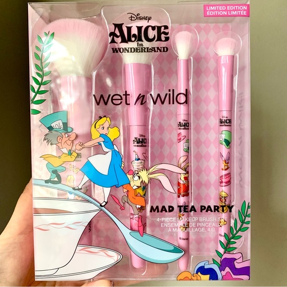 Wet N Wild Disney Alice In Wonderland Mad Tea Party 4-piece makeup Brush Set - Picture 1 of 3